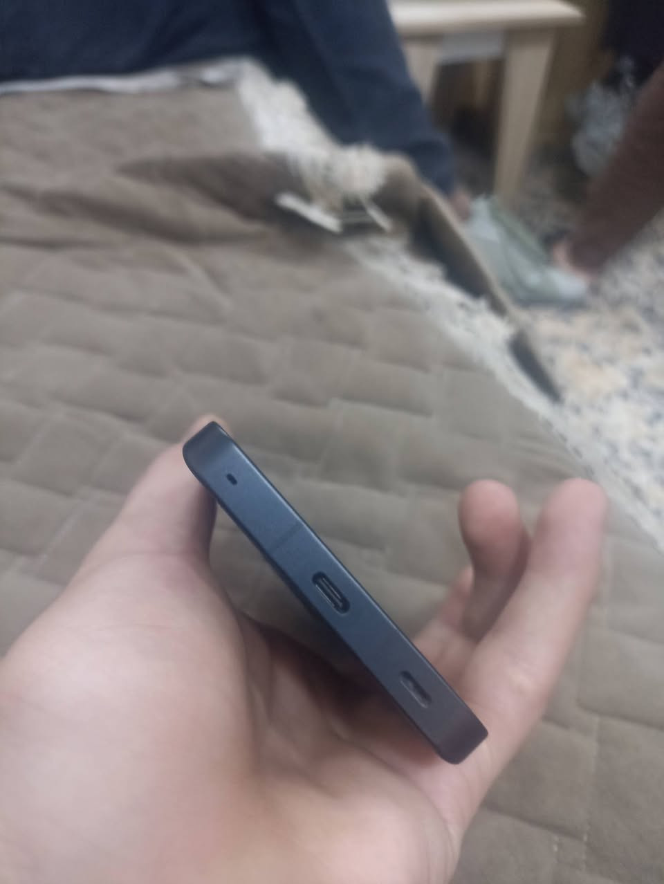 🔥 للبيع: الوحش الالماني 🇩🇪 LEITZ PHONE 3 من شركه Leica العالمية 🔥
إذا تدور عن قمة الفخامة والتصوير الاحترافي مع أداء ألعاب مرعب، هذا الجهاز إلك!
✨ المواصفات والمميزات:
 * كاميرا أسطورية: بمستشعر 1 إنش عملاق بتطوير شركة Leica الألمانية للصور والعدسات، ينطيك ألوان وتفاصيل خيالية.
 * أداء مرعب بالألعاب: يشغل لعبة Delta Force على 120 FPS (فريم) بكل سلاسة وبدون أي تقطيع!
 * الذاكرة: 512 جيجابايت (مساحة ضخمة لكل ملفاتك وألعابك).
 * النظافة: 95% أو أفضل (جهاز نظيف جداً وقريب للجديد).
💰 السعر: 400 ألف دينار.
📞 للتواصل والاستفسار:
***********
(التواجد والأسبقية للمشتري الجاد)
