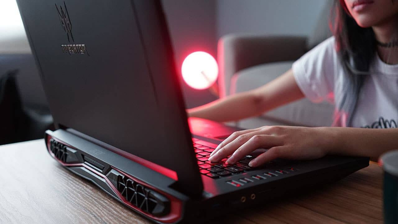 لابتوب گيمنگ مراوس بأيفون 15 بروماكس نظيف
لابتوب acer predator x17
معالج I7 جيل سابع لئة H
رامات 32GB DDR4
ذاكرة 1TB SSD + 320HDD
كارت شاشة GTX 1080 8GB
شاشة حجم 18 IPS 75HZ
يشغل سبايدر مان 2 و ذلاست اوف اس 2 اعلى اعدادات اعلى اعدادات 75 فريم و الكارت 50%
بي بعد العاب رزدنت ايفل 2 و 4 ريميك
و گاد اوف وار الرابعة
والعاب ثانية

نص مكتوب في الصور:
- ACER PREDATOR 17 X