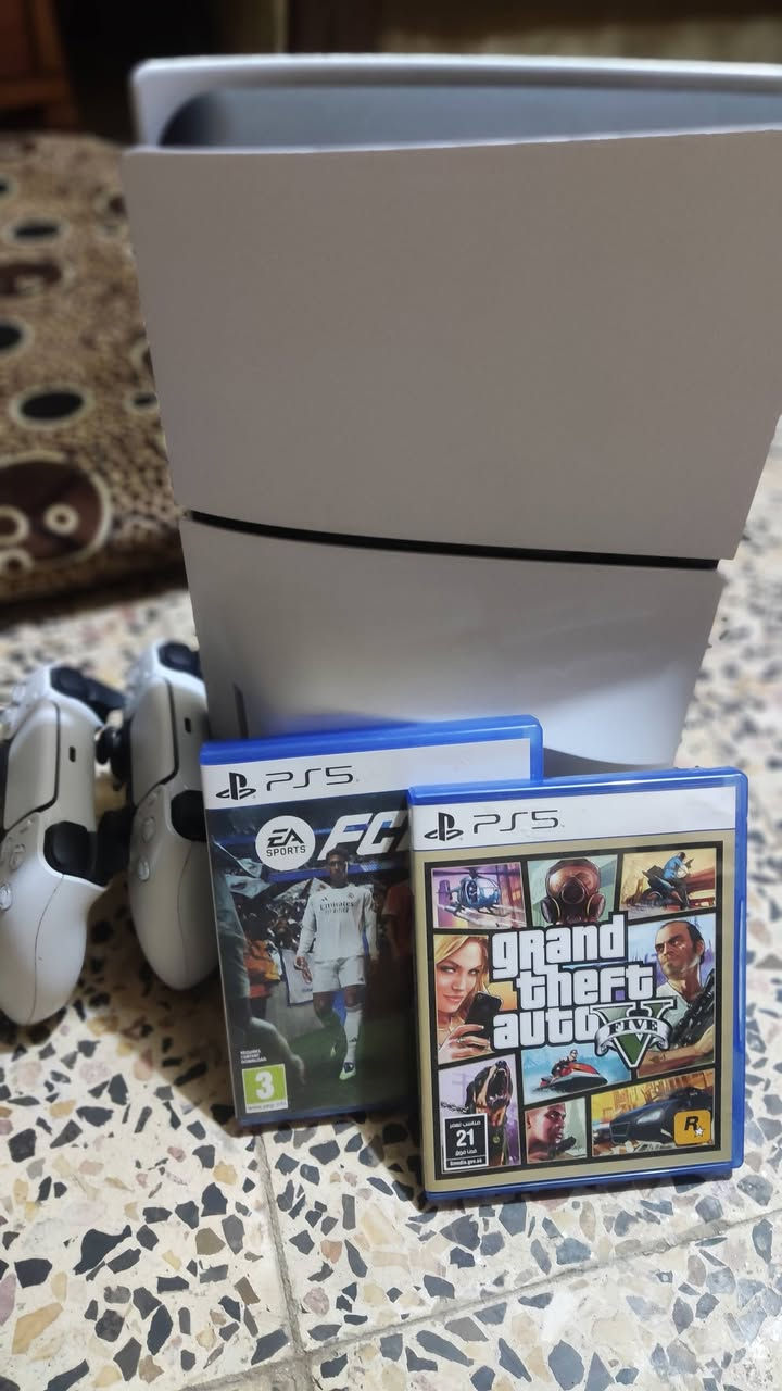 سلام عليكم بلاي 5 سليم استعمال اقل من 20يوم جديد شخط ما بي وياه اقراص 2 gta و فيفا  مع يدات 2 اصلية مو تجارية مع حساب بي 6 العاب  باتل فيلد 4 just cause الجزء الثالث والرابع النسخ الالتمت  ومورتال كومبات 11 وكول اوف ديوتي مودرن ورفر 3 ولعبه ميترو القطار  البلاي استعمال كلش قليل طالب سادس وما اكدر استخدمة الله شاهد تاخذه كانما ماخذ جديد اصدار 26 السعر مع كل هاذي الملحقات مليون الما يعجبه السعر يعبر المنشور للاستفسار على الواتس اب ***********
