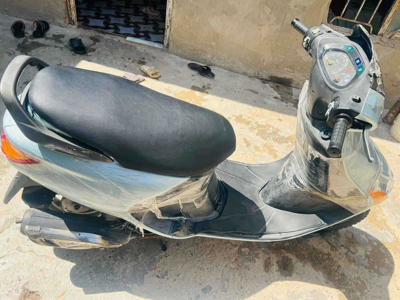 سلام عليكم دراجه حاويه  السعر 650 بيها مجال بسيط *********** اتصال /واتساب
