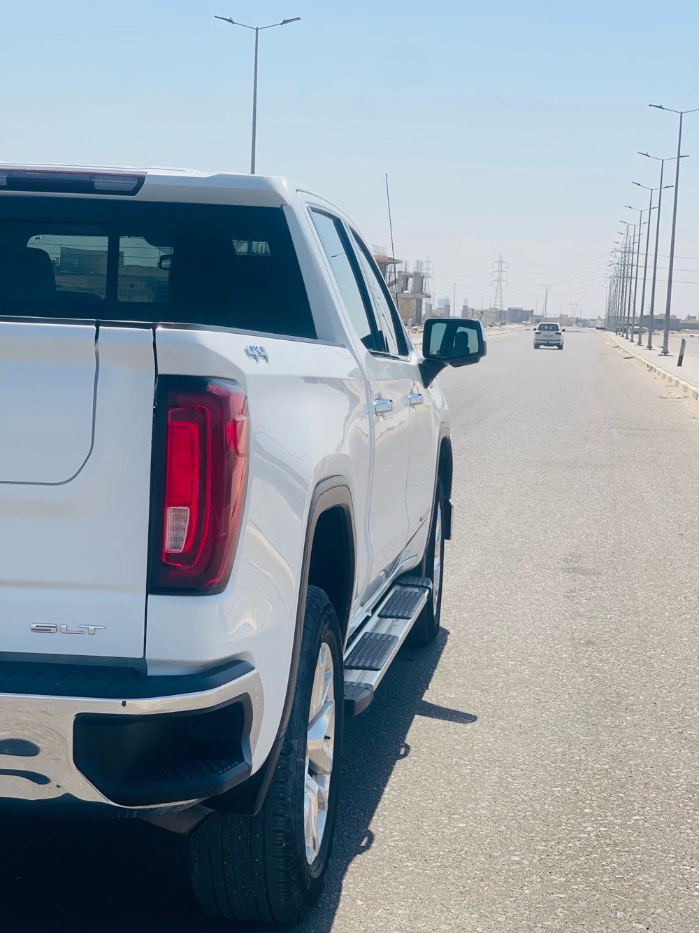 جي ام سي سيرا 
موديل 21 فول مواصفات ماعدا الفتحه
محرك 5300 
باب طويل وبدي قصير المرغوب
الباب الخلفي دلعه ابو الدرج المرغوب
رقمها اربيل تريد تحويل تريد وكاله 
حادث السياره سطحي مدكر ايمن مبدل والبنيد مال شركه يعني السياره مكفوله من الصبغ ماعده الدعاميه الاماميه مصبوغه
سعر السيارة 270
مكان السياره البصره رقم الهاتف ***********