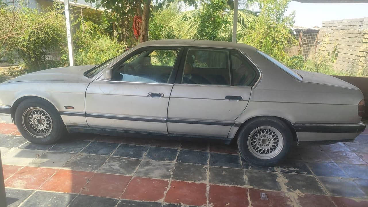 بي ام موديل 1991 735i  السياره بلاديه بدون ضربه بدون خياس صبغ الشركه  بس السياره  جارده عوزه صبغ 
كهربائيات كله شغاله جام فول كهرباء سلايت طكتين دواخل جلد لون اسود كشنات كهرباء شغاله 
كير مكفول محركه لايبخر ولا ينقص بس بي صوت 
نوزلات فيت بم طوافه بلكات ايرفلو كله جديد 
مروحه كهربائيه راديتري جديد تبريد قطعتين الفان والبواري والراديتر والتحكم مال توجيه الهوه كله شغال عوزه كمبريسر 
رقم ذي قار سنويه لل28  مداور ثاني يوم 
العنوان الناصريه  البوابه الشماليه 
سعره ٢٩ وبيه مجال 
رقم الهاتف ***********
