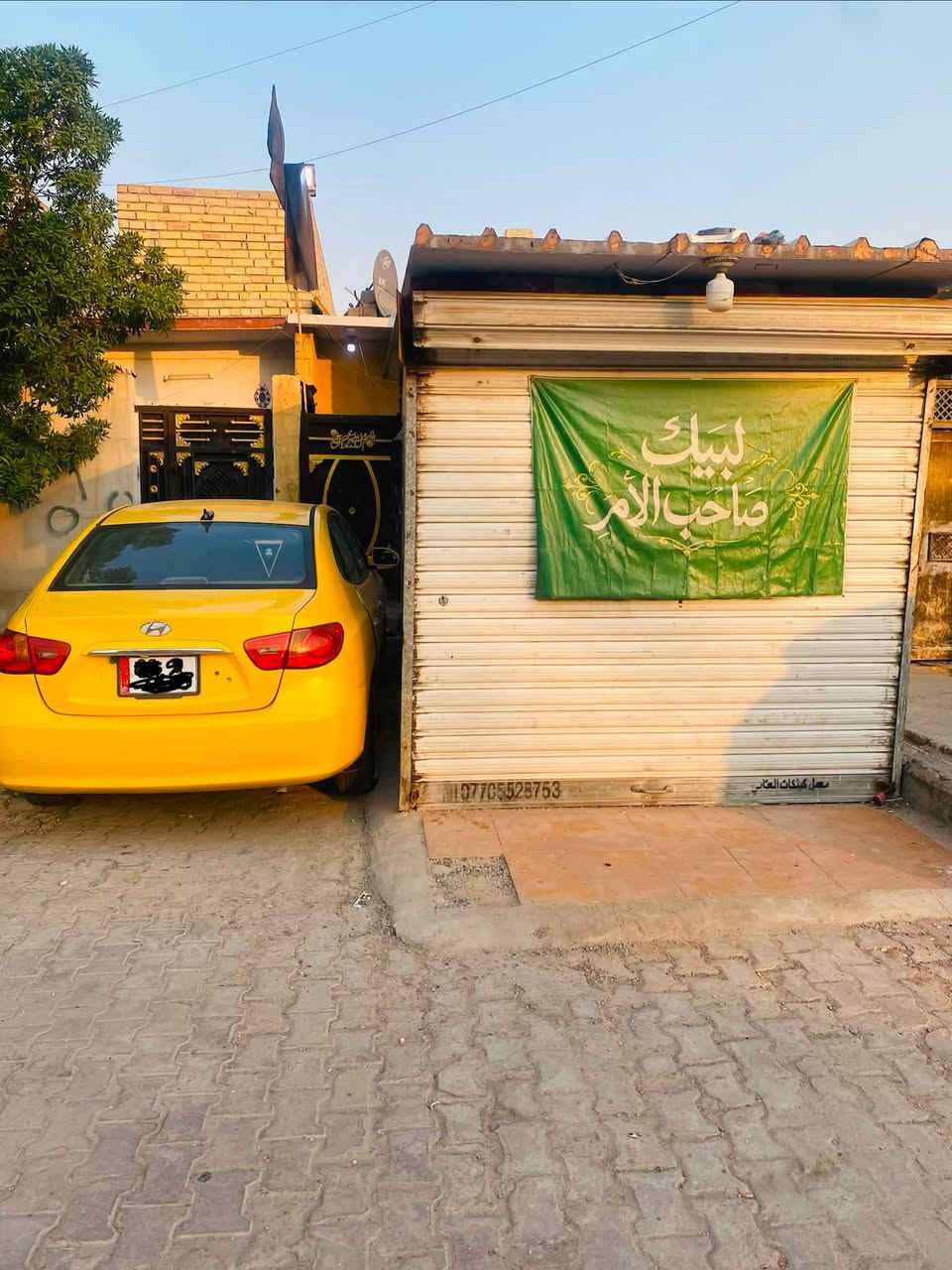 السلام عليكم  
بيت مدينه الصدر قطاع 28 شارع السفاره 
بيت خير من الله مجاري ماي كهرباء بيت عالي عن الشارع جدا  سقف سندويش من داخل كله مغلف سقف ثانوي  مع محل بلباب  السعر 30 ملون مجال قليل 
***********
