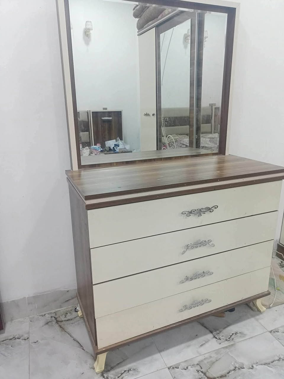 غرفه نوم تركي90% ستة قطع ب200/***********
