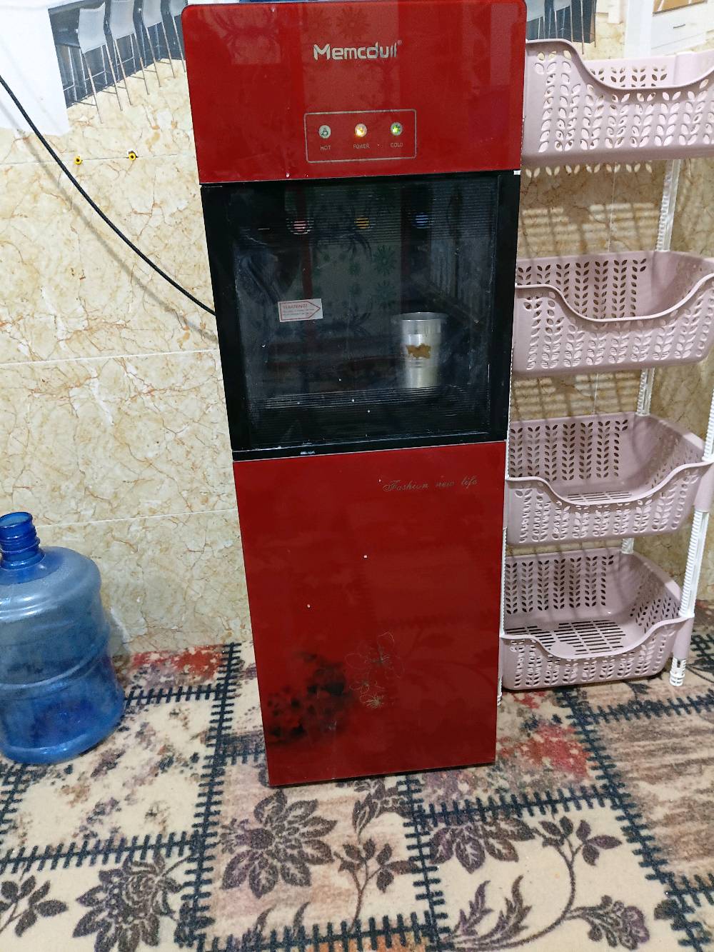 براد • ثلاجة • شاشة