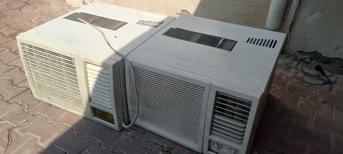 مكيفات 2 جدد شغالات عوزهن بس غاز فقط مكان المجر الكبير ***********
