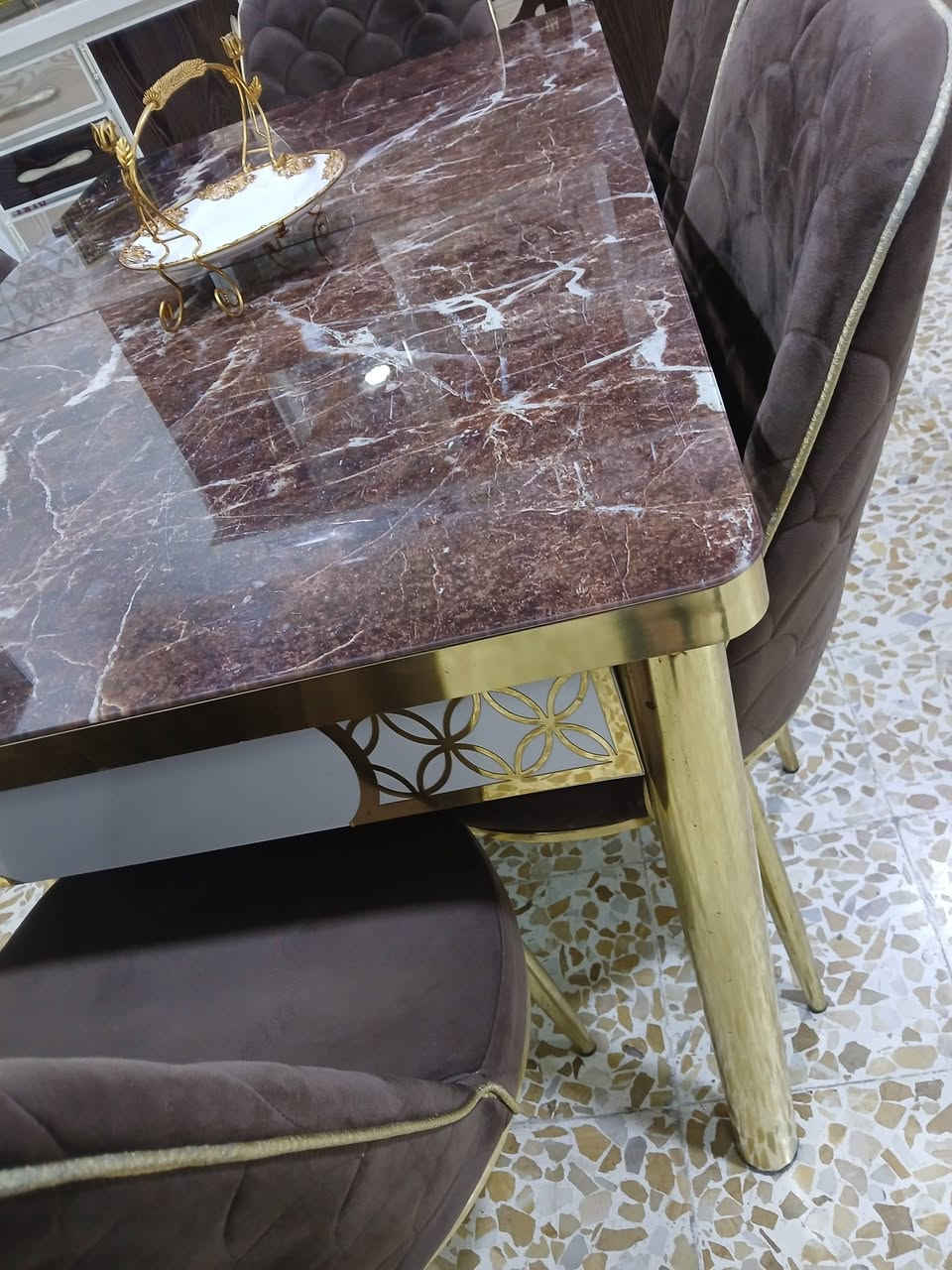 ميز طعام ٦كراسي نظافتو ١٠٠%
للاستفسار 
***********
