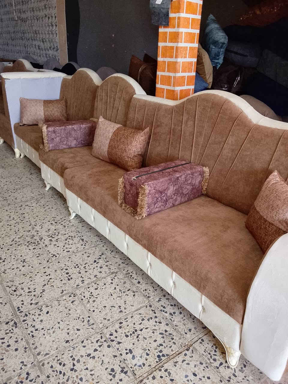 مع محل بيت القلعه اجود انواع التخم والدواوين وبكافه الالوان وحسب الطلب وبأسعار مناسبه الموقع قرب جامع عبدلله بن المبارك باداره ياسين خليل ابو طه ***********
