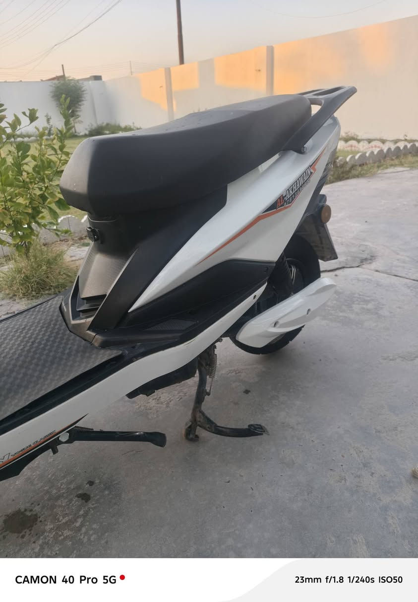 موطور لبيع نوع سكنس موطور جديد بطاريات جديده عل فحص تايرات جديده مابي نقص كله شغال سويج بصمه 2 سعر 700 وبي مجال مكان صقلاويه  ‏//‪***********‬‏
