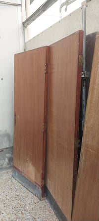 بيبان خشب • ثقيل • بدون جرجوبه