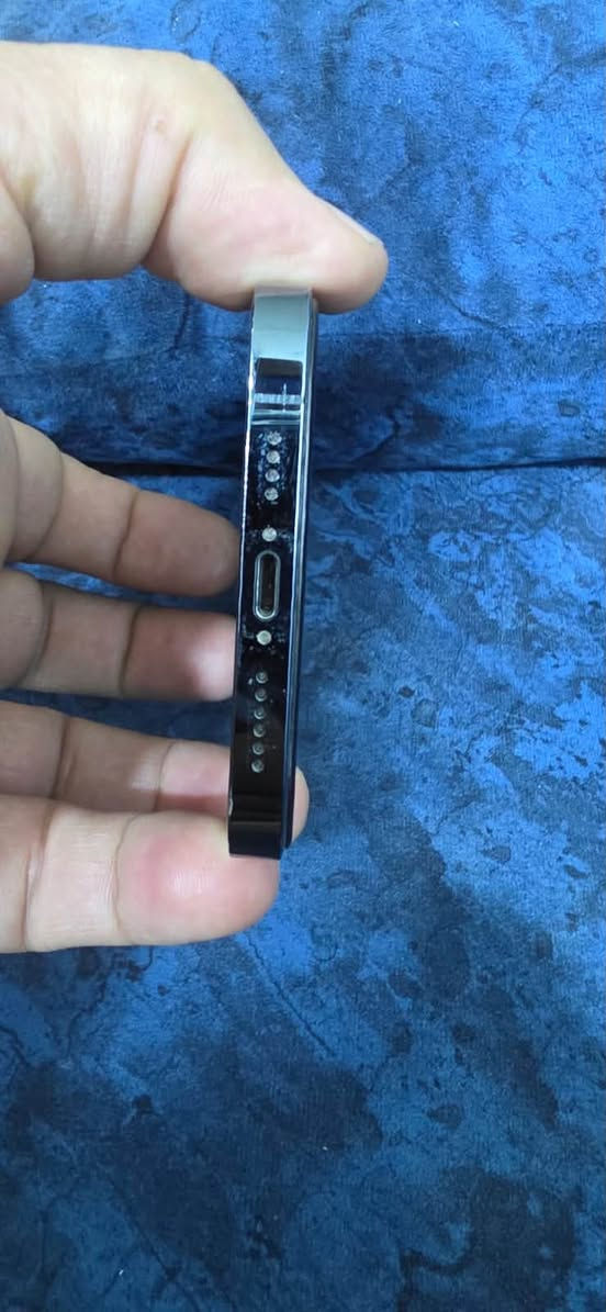 س ع

12 Pro￼￼ max

نظافة 90 ‎%‎

باقي التفاصيل واخر تحديث موضح بالصور

لون مميز جداً 

مايصرف شحن 

بيع بسعر مناسب 

***********
