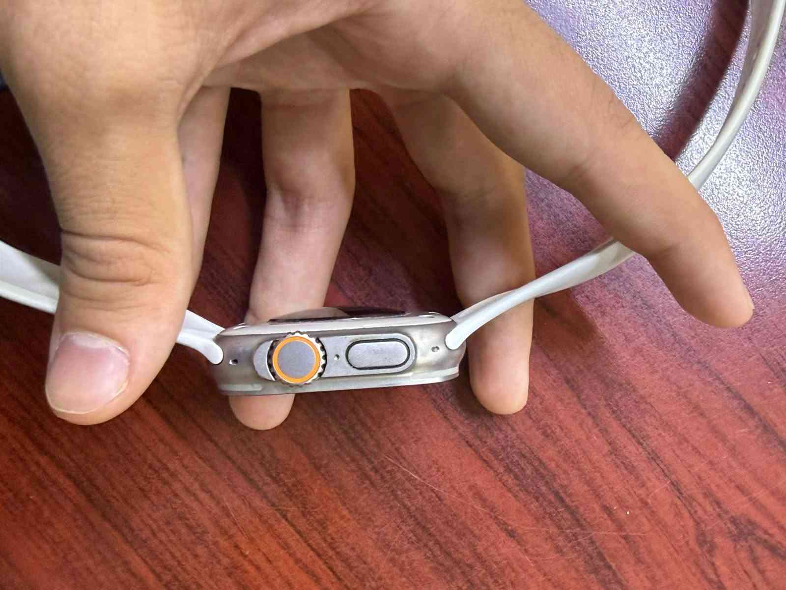 السلام عليكم 

ساعه ابل الترا الجيل الاول 
ساعه نضيفه جدا كارتون مع الشاحنه الاصليه 
بطاريتها 91
للاستفسار:***********
