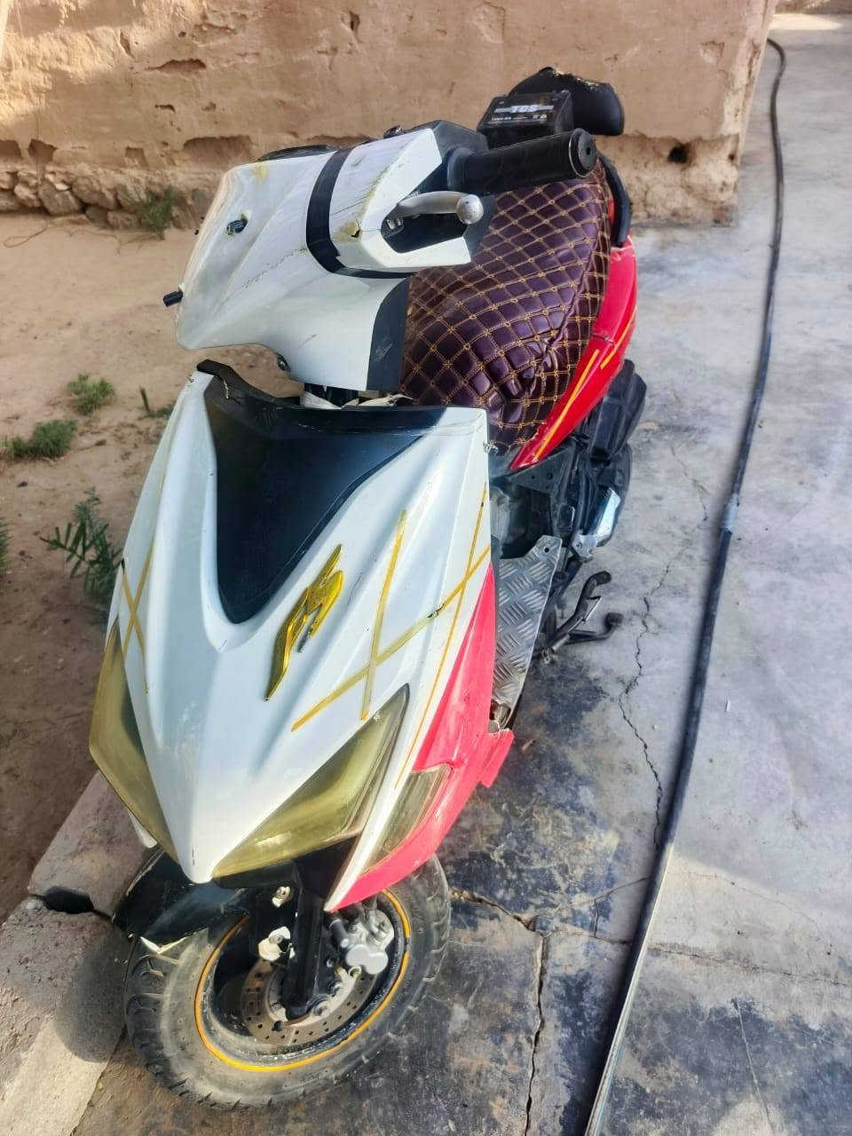 ماطور للبيع كامل من كلشي بس اشاير مابي المحرك بي تبخير ب٣٥ الف  تجفيته بس نشط ويشتغل نكره سلف بس كطع نار عندي قبل كم يوم اعتقد العقل ويتبدل سعره ١٠ ابيعه هيج السعر ١٤٠ واتساب ***********
