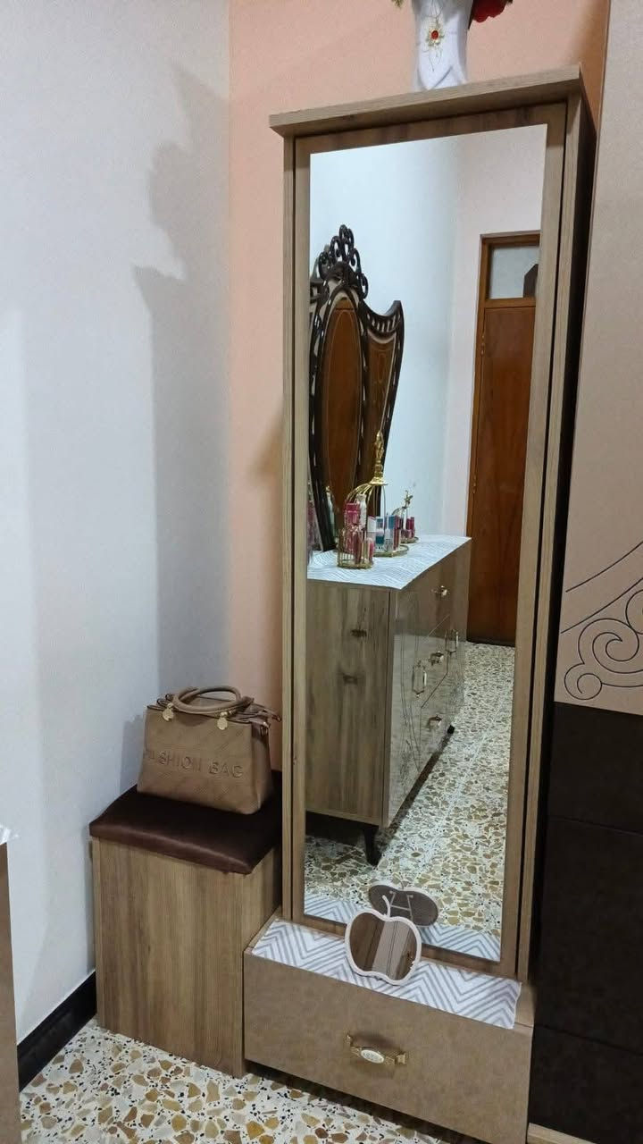السلام عليكم.. غرفه البيع مكاني منطقه البحاتم عل طريق مدينه السياحيه الاستفسار الاتصال عل رقم 📱 الهاتف ..***********
