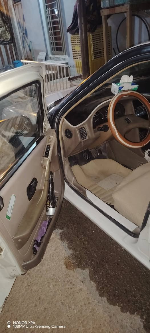 سياره بيجو 405 جديده بمعنه الكلمه تخم تاير حداديه مكينه وكير مكفولات السياره باسمي رقم نكليزي مكاني نجف السعر37 وبيها مجال السياره مال جناي تجي وشوف ***********
