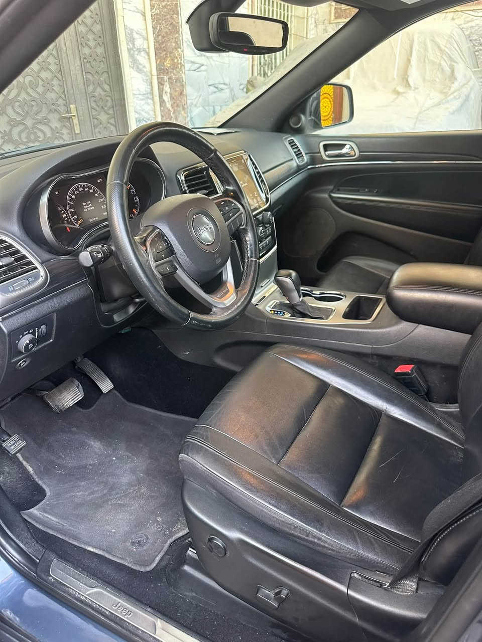 ‏‎‏‎       ——— لـلـبـيع  ———

جيب گراند شيروكي - Jeep Grand Cheroke

‏‎‏‎وارد امريكي    حادثه بيبان ثنين واحد مبدل والثاني مصلحه نفسه 

‏‎‏‎الموديل           —    2021 

السعر 225 $ وبيه مجال 

حجم المكينه   —     3600/ V6

‏‎‏‎اللون               —     واضح بصوره

‏‎‏‎المسافه المقطوعه — 50 ألف 

‏‎‏‎حاله السياره.    —    ( )جيد جدآ

‏‎‏‎المواصفات 

‏‎‏‎- بصمة تشغيل 

‏‎‏‎- بصمة أبواب 

‏‎‏‎-تشغيل عن بعد 

‏‎‏‎-ترحيب عند الاقتراب 

-رادار جانبي 

حساسات جوانب 

-تنبيه قبل الاصطدام 

‏‎‏‎-كشنات جلد 

-ستيرن كهربائي 

-اناره محيطيه 

-اشاره بالمرايه 

-حساس امامي خلفي 

‏‎‏‎-شاشه كبيره تدعم نظام الأبل كار باي ونظام الاندرويد

-شاشه عداد ديجتال

-فتحت سقف بانوراما 

‏‎-اوتو ستوب

‏‎-وضعيات قياده 6 

‏‎‏‎-كشنات تدفئة   ( اماميه - خلفيه ) 

-كشن السايق خزن ميمور

-كشنات اماميه تبريد 

-ستيرن تدفئة

‏‎‏‎- ستيرن بحركه كهربائيه 

‏‎‏‎- تبريد قطعتين

‏‎-صندوق كهربائي 

‏‎‏‎-كرسي السايق والراكب بحركة كهربائيه 

‏‎‏‎-تحكم ستيرن جهتين 

‏‎‏‎-تحديد سرعه 

‏‎‏‎-مانع انزلاق 

‏‎‏‎-ليد نهاري

‏‎‏‎-كامره خلفيه دواره 

‏‎‏‎باقي المواصفات المعروفه ميحتاج اشرحها الكم 

‏رقم السياره    — اربيل تحويل او و كاله 

‏‎‏‎موقع  السياره — بصره 

الاستفسار _ ***********
