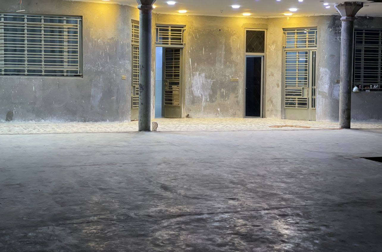 السلام عليكم دونم 2500 متر للبيع
300 متر بناء و 200 متر مدكوك رفت 
موقع نهايت الاصلاح قرب كميره بشارع نفط الوسيط 
للستفسار الاتصال على رقم ***********
