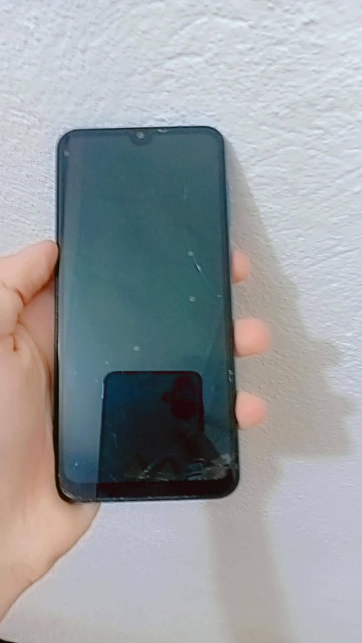 اي ٥٠ • ذاكرة ١٢٨ • بطارية ٥٠٠٠