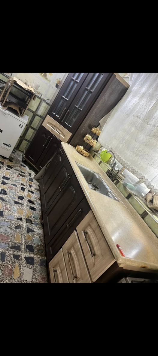 كاونتر تفصال كله مرمر  مع الاجهزه  السعر 950 وبي مجال بسيط بغداد البلديات  *********** للعلم مفصلينه ب٣ ملايين ونص
