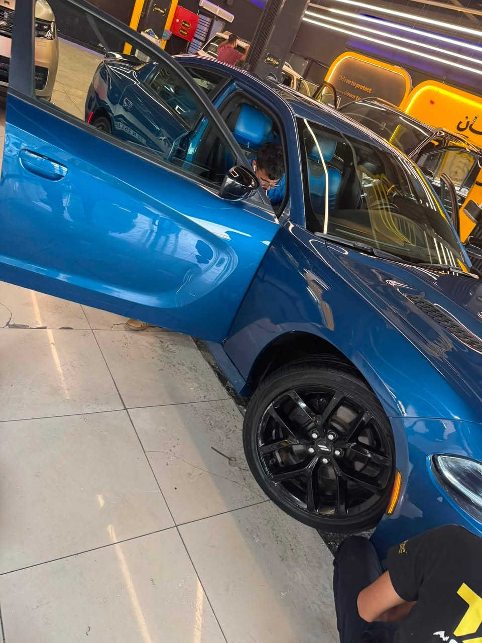 بسم الله الرحمن الرحيم 
للبيع ….. 
جارجر GT PLAS  كامل مواصفات 
سيارة موديل 2020 ماشية 84 رقمها بغداد تحويل ثاني يوم 
سيارة كامل مواصفات 
زنون زرع عدسات 
بنيد 3 فتحات 
بجم srt كبس 
حساس كامرة خلفي 
تبريد وتدفئة ستيرن وكشن جلد 
منظومة تبريد جديدة 
ادامة كامله جديدة
منظومة ماء جديدة 
صدر امامي خلفي جديد  
بوليش جديد على السيارة 
شاشة كار بلاي 
دبل مروحة وراديتر جديد 
سيارة كامه وجاهزه بس تشغل وتتوكل 
كير ومحرك مكفولات 
للاستفسار 
***********
مكلف بل نشر فقط 
حادثها جاملغ شواصي لغد كله راجع بلاد باب سايق تبديل 

السعر :210$
