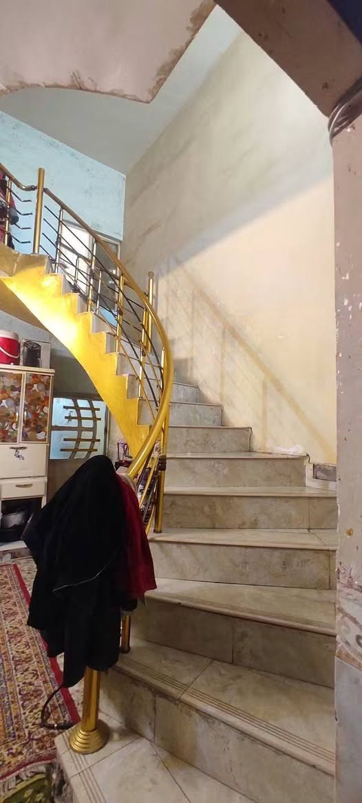 سلام عليكم توفر عندي بيت طابو زراعي سند 25 علطابو خلاني سند وكاله موجودات مساحه  100متر طابق واحد   جبها--- 4ونص. --ونزال23---- موقع البيت البلديات الضباط خلف الصحفيين قرب مدرسه زين القوس منطقه حي الامير منطقه كامله كل الخدمات مي مجاري كهرباء تبليط الاستفسار اكثر ***********--الرد واتساب ماسنجر
