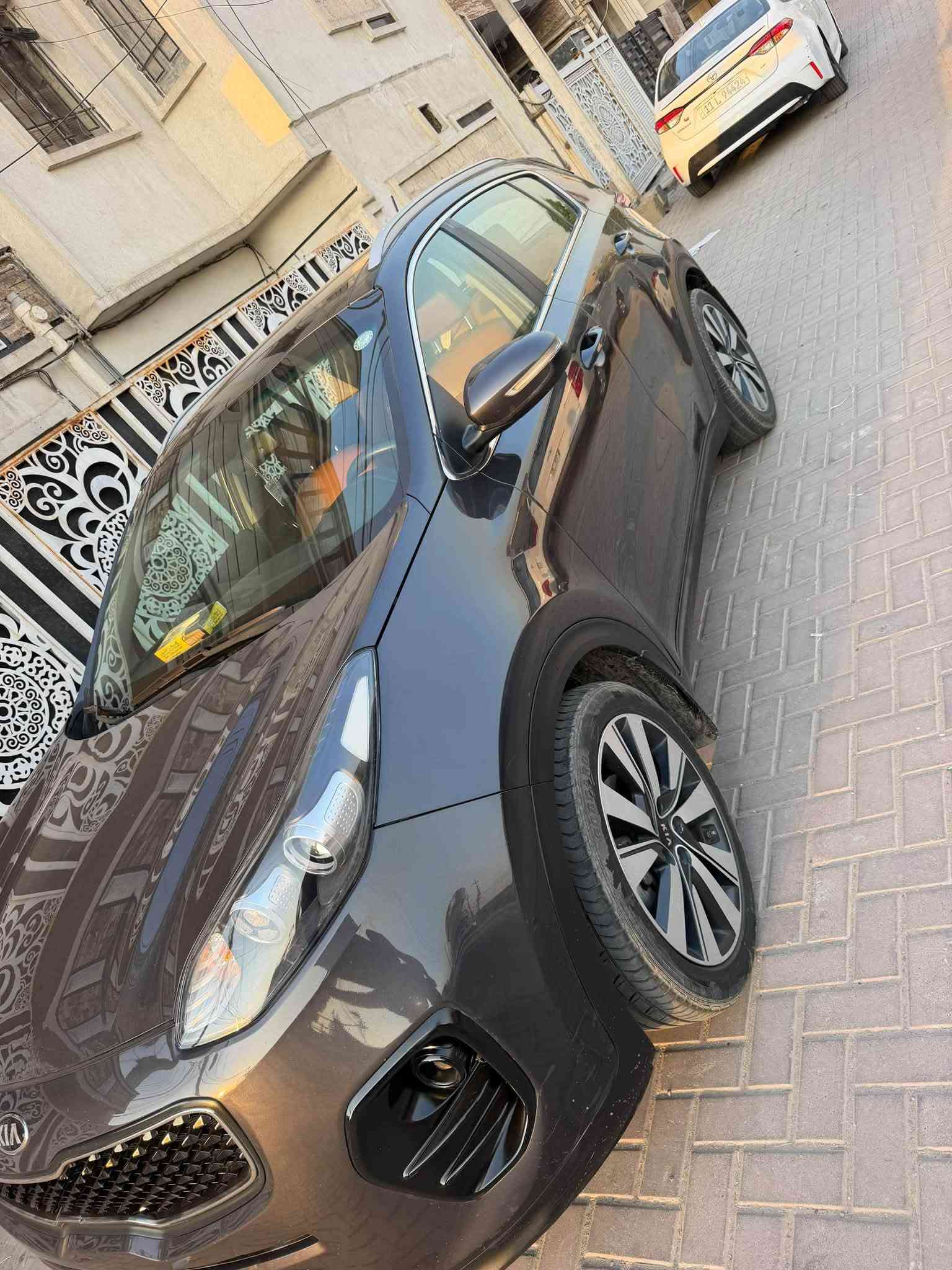 السلام عليكم
كيا سبورتج موديل ٢٠١٨ خليجي فول مواصفات بيها صبغ باب خلف السايق وبيها بارد باب خلف الصدر وبارد شويه حتفه البنيد وباقي السياره كفاله ماشيه ١٤٠ كيلو السياره فول مراصفات واحد عله واحد مكينه كير كفاله بأسمي شخصيا تحويل مباشر 
الاتصال ***********
السعر ١٥٤ مجال بسيط
