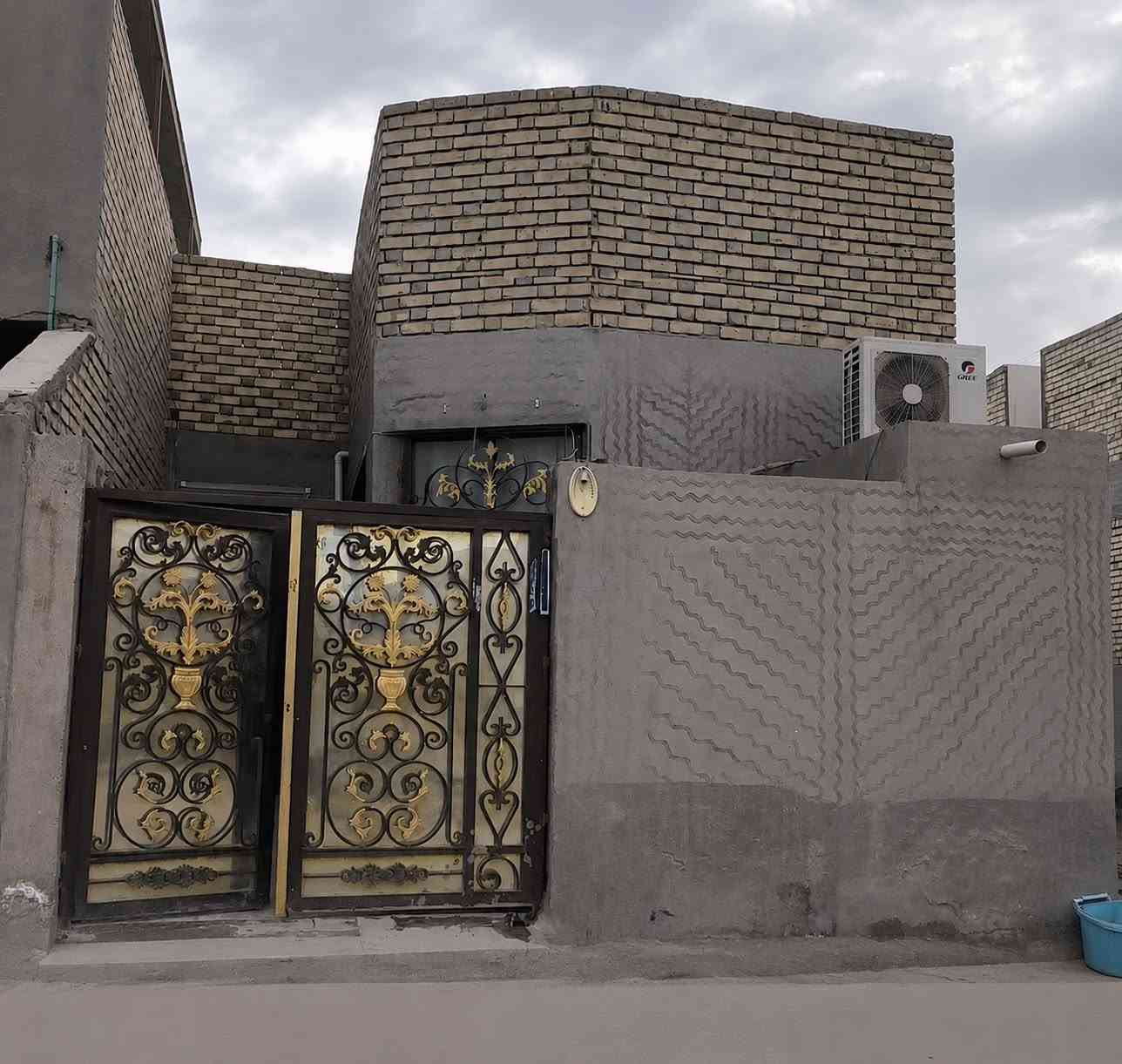 شارع المطار الجديد 
بيت 100 م للبيع النجف الأشرف قريب ع الشارع الرئيسي

سند 25  قرار محكمه مرقم تطويب 

وجه 6الا ربع م نزال 17 م

شارع المطار الجديد فرع أسواق العرّاب 🏬

منطقة حسين الشبيلي خدمات إنترنت حكومي ماء كهرباء منطقة مرتبه 

الاتصال على الرقم ***********

#بلشريط بلبدايه مباشرة
