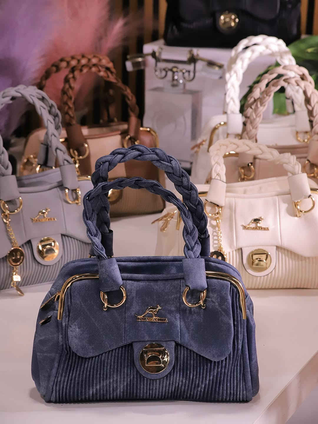 الجنطة تجنن😍كوالتي عالي جلد سوفت🦋

السعر ٢٠ الف …. حجم متوسط .. ٢ خانات 

❤️توصيل متوفر

نجف وجميع محافظات العراق 
للطلب راسلي وتساب 👇🏻

***********

العنوان النجف حي الحسين شارع كميل بن زياد
اوقات العمل من ٣ ظهراً حتى ١٢ مساء

