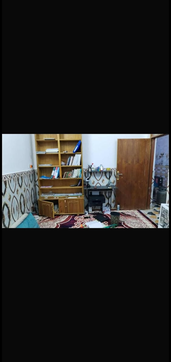 بيت مساحة ١٠٠ متر  طابق واحد  للبيع ب٩٠ وبي مجال قليل
 بالعرضات قرب السوق والمدارس 
***********
