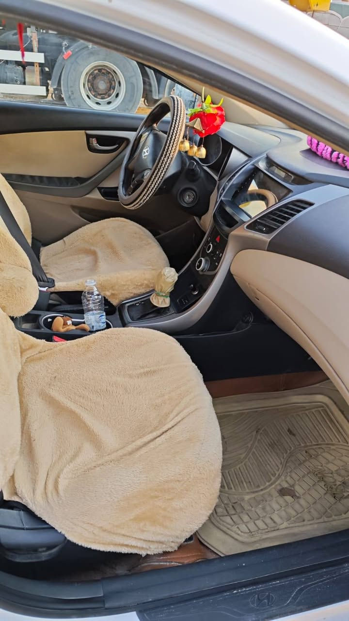 النتراء مديل 14خليجي محرك 1600 تبريد خلفي شاشه جبيره تحكم ستيرن جهتين  الد نهاري ابو الحاجب سياره رقم دولي جديد بيه جم قطعه صبق وبيه ظربه وره بصيطه ماواصله للدايره مال صندوك سياره حلوه السعر 90وبيه مجال *********** العنوان بصره سكن المطار
