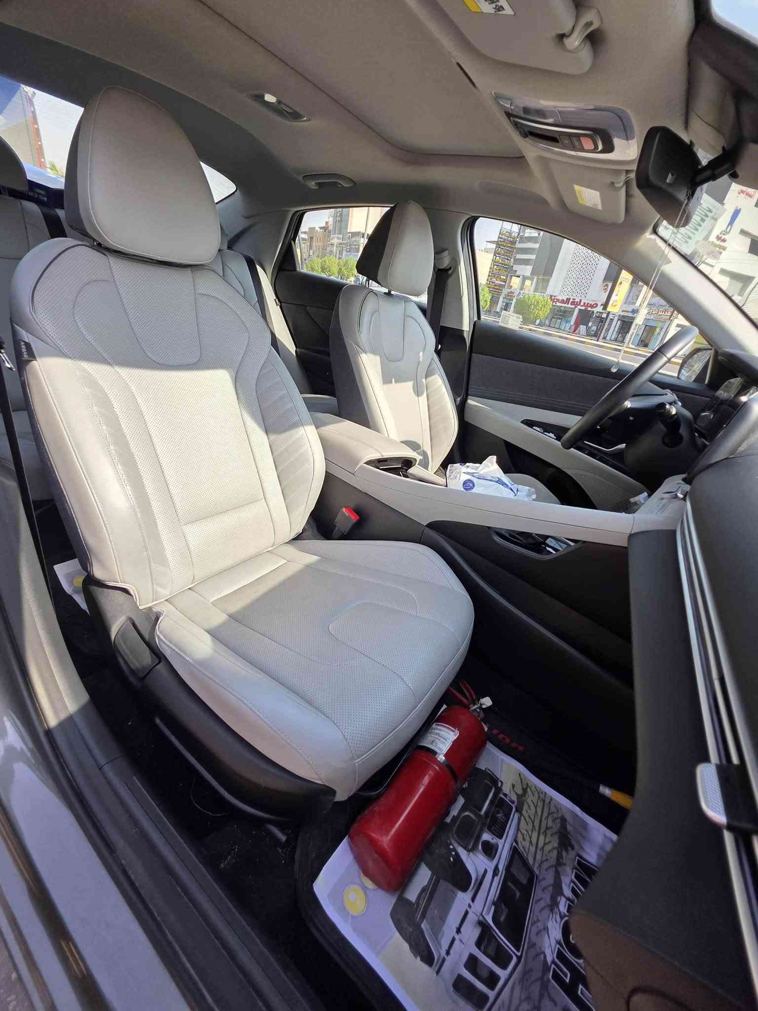 للبيع: هونداي النترا 2025 (فول لمتد - LIMITED) - وارد أمريكي 🚗✨
سيارة بحالة الشركة بلون زيتوني ملكي مميز جداً، أعلى فئة بالمواصفات (فول لمتد 1/1).
​📌 المعلومات العامة:
​الموديل: 2025
​اللون: زيتوني مميز
​المواصفات: وارد أمريكي (أعلى فئة لمتد)
​الرقم: أربيل (أوراق وهزاز جاهزة وتحويل مضمون)
​المسافة المقطوعة: زيرو
​المحرك: 2000cc دوش (DOHC) – اقتصادي وقوي جداً
​الضرر: بنيد فقط (سطحي بسيط)، والباقي كفالة عامة شاملة (شاصي، لغود، ايرباكات بلاد، وبدي بشرط الفحص والسنتر).
​⭐ أبرز المواصفات:
​أنظمة التشغيل والفتح: بصمة تشغيل + بصمة أبواب + تشغيل عن بعد + خاصية التشغيل والفتح عن طريق الكارت الذكي (NFC Card)
​المقصورة والراحة: مقاعد جلد فاخرة مع تدفئة مقاعد وتحكم كهربائي
​السقف: فتحة سقف كهربائية
​الشاشات والتكنولوجيا: شاشة لمس كبيرة تدعم (Apple CarPlay & Android Auto) + شاشة عدادات رقمية بالكامل (دشبول ديجيتال) + شاحن لاسلكي (Wireless Charger)
​النظام الصوتي: نظام صوتي فاخر (Bose)
​أنظمة الأمان والرادار: رادار تحديد المسار + مانع تصادم واستشعار أمامي + رادار النقطة الكوراء (العمياء) + تنبيه حركة المرور الخلفية
​الكاميرات والحساسات: كاميرا خلفية دواشر عالية الدقة + حساسات اصطفاف
​الفرامل والقيادة: سايد بريك أوتوماتيكي (دكمة) + نظام Auto Hold + أنماط قيادة متعددة (Eco / Normal / Sport)
​الإنارة والظهر: إضاءة فول LED أمامية وخلفية مع الشريط الضوئي الممتد + ويل كب حجم كبير بتصميم لمتد الخاص
​التبريد والمرايا: تبريد لمس قطعتين مع فتحات تبريد خلفية + مرايا جانبية كهربائية (شفط)
​📍 المكان: النجف الأشرف حي الصحه 
💵 السعر: 185ورقه  
📞 للتواصل والاستفسار: [***********]
