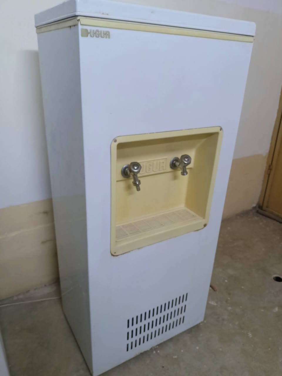 للبيع براد ماء ايكور اخو الجديد  اصلي
***********
