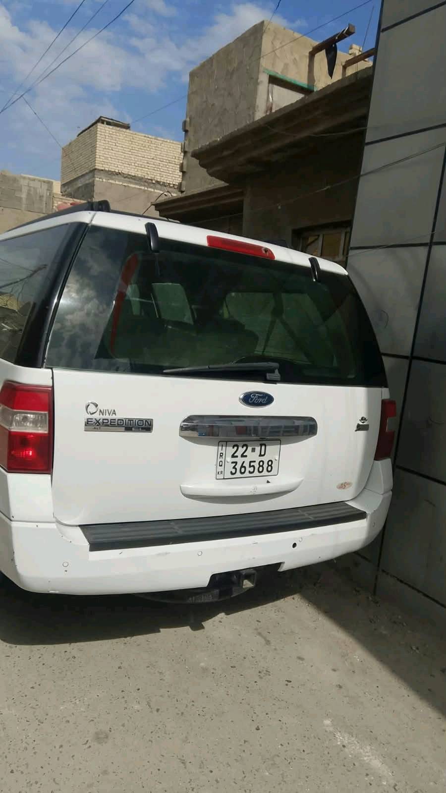 السلام عليكم فورد اكسبديشن للبيع موديل 2012فول مواصفات من عده البصمه حادث بل بنيد بدون دواخل السعر 110ملاحضه الكير ما يرجع نمره البك فه ينزل من سعره 10ورقات ومستعجل عله بيعته المكينه 8 هذه رقمي774 172 8371 مكاني بغداد مدينه