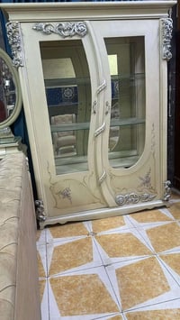 فاترينه • ميز • الرمادي