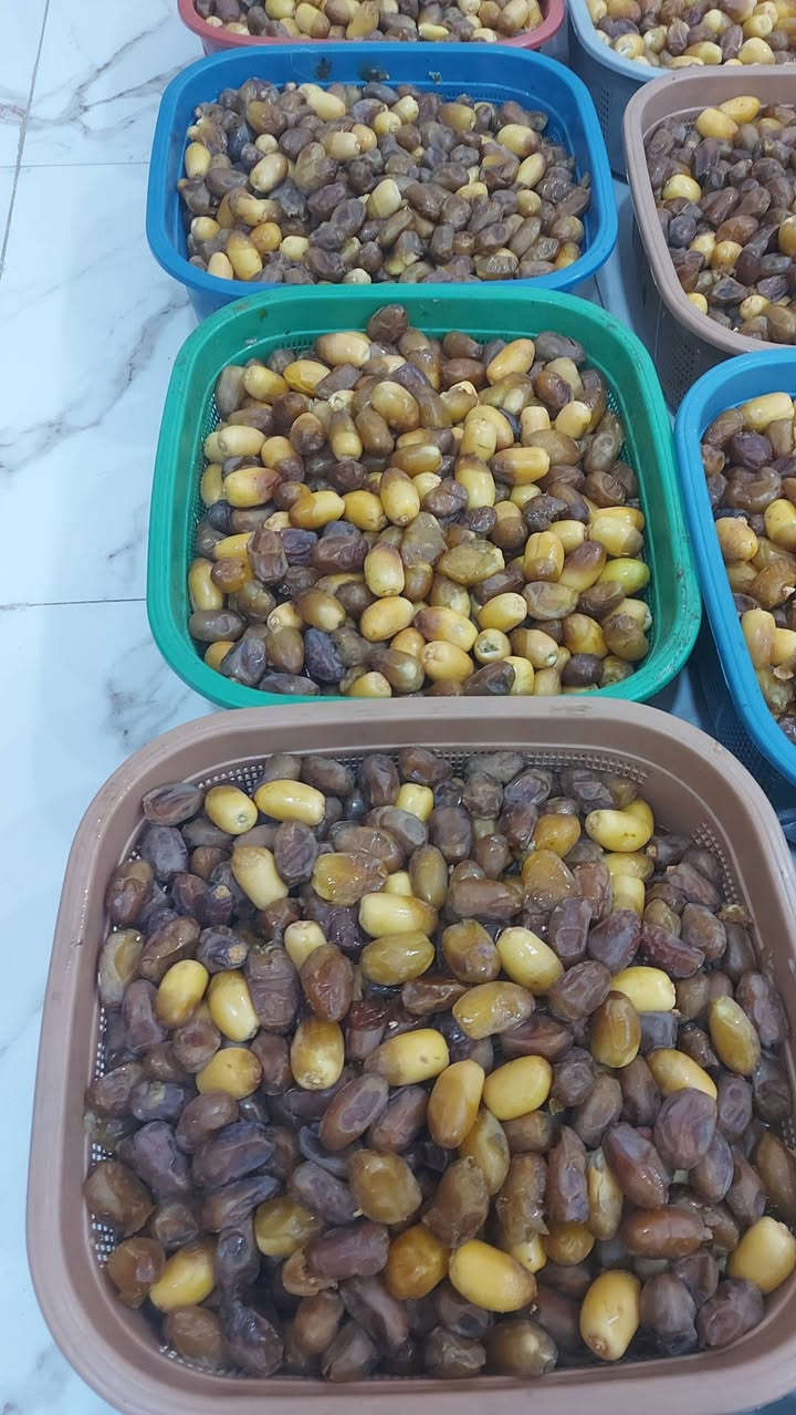السلام عليكم يوجدلديناانواع التمور @يوجدخدمةتوصيل ***********
