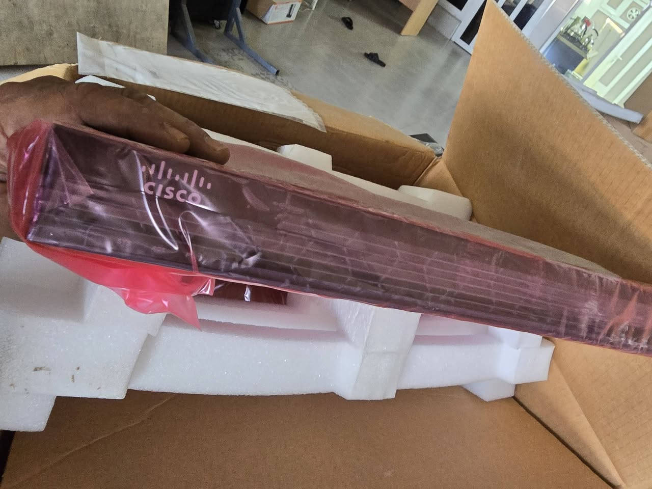 السلام عليكم 
متوفر Cisco 
واتساب 
***********
