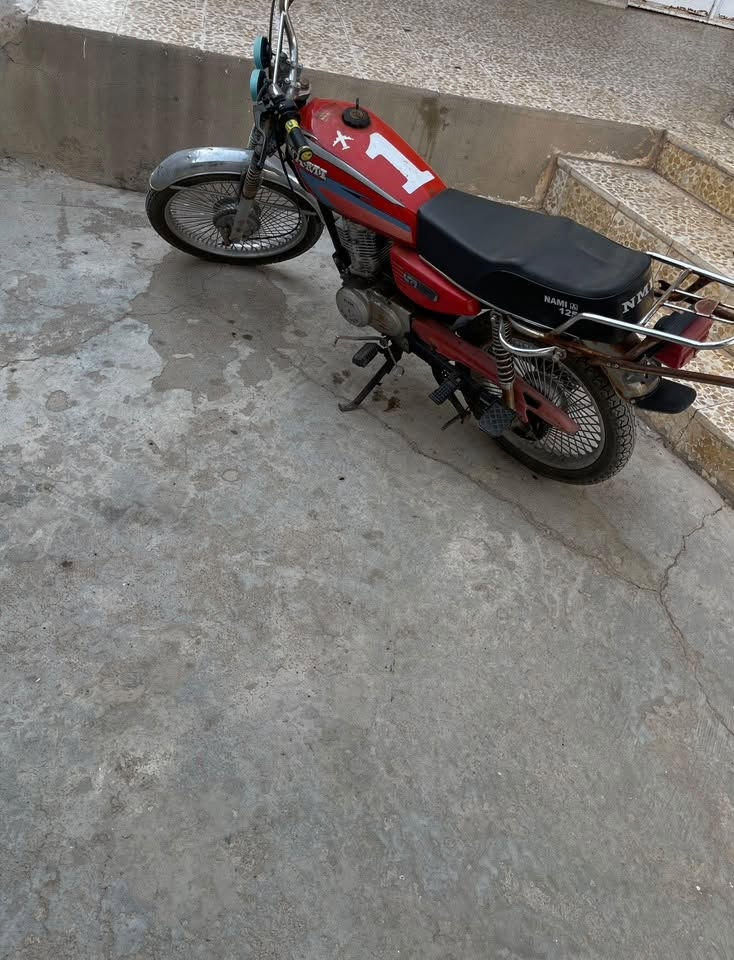 للبيع 300 وبيها مجال المكان برطله
***********
