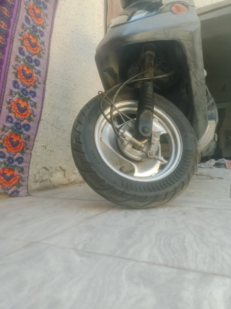 السلام عليكم دراجه للبيع 60 بيجي دراجه بلاديه وكامله نقصه فقط باتري كامله اشاير يمنا يسرا قلوبات عالي ناصي بقلايت دبلات جدا دايرات جدد دراجه مكينه خرسه لاكسن ولا هاي سوالف مال رمبه انزلها على ايدي مال رمبه السعر 200 وبيها مجال قليل عنوان بغداد حي العامل اتصال على الرقم. 
***********
***********
