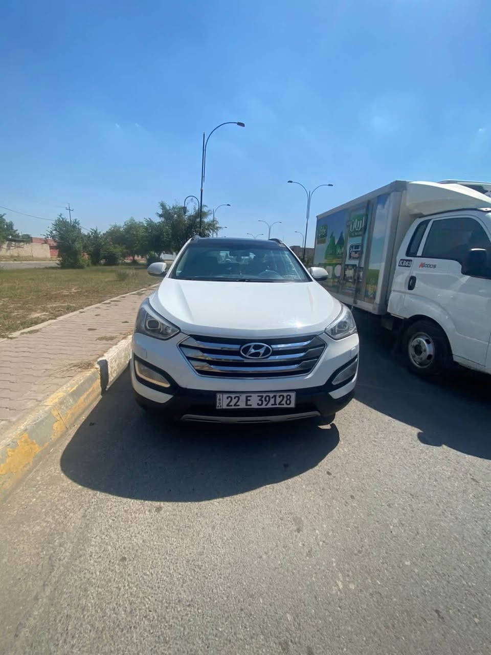 السلام عليكم ورحمة الله وبركاته 

سنتافي 2015 فول مواصفات 
كامره خلفيه
حساس خلفي 
كشنات كهرباء 
ثلاث قطع تبريد
بصمه 
بنراما 
سايد بريك بصمه 
أربع انضمه قياده 
فور ويل
ماشيه 160 الف 
6V 🚀 
بردات خلفيه بلادي 
سبعه راكب 
رقم اربيل باسمي شرط التحويل 
سياره مرفق السونار وياه 
المحرك مكفول
الكير فقط مبدل كونترول 
للاستفسار اكثر اتصال 
*********** 

السعر 172 وبيه مجال ان شاء الله
