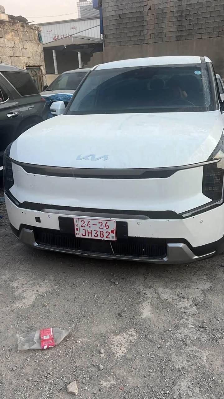 كيا EV9 وارد امريكي 2024
تمشي 550-600 بالشحنه كهرباء بالكامل 
ضرر بنيد بلادي نفس اللون السياره موجوده ب اربيل مكمرك وجاهز بس تستلم وتشد لوحات 
عداد 22 
للأستفسار واتساب
***********
السعر 25000$ غير قابل للتفاوض مع اعز احترامي للجميع وربي يبارك بحلالكم
واللي مايعرف قيمته مارح يعرف معنى سعرها طبعا والسعر بلاش ع لونها وتفاصيله

نص مكتوب في الصور:
- BIDCARS