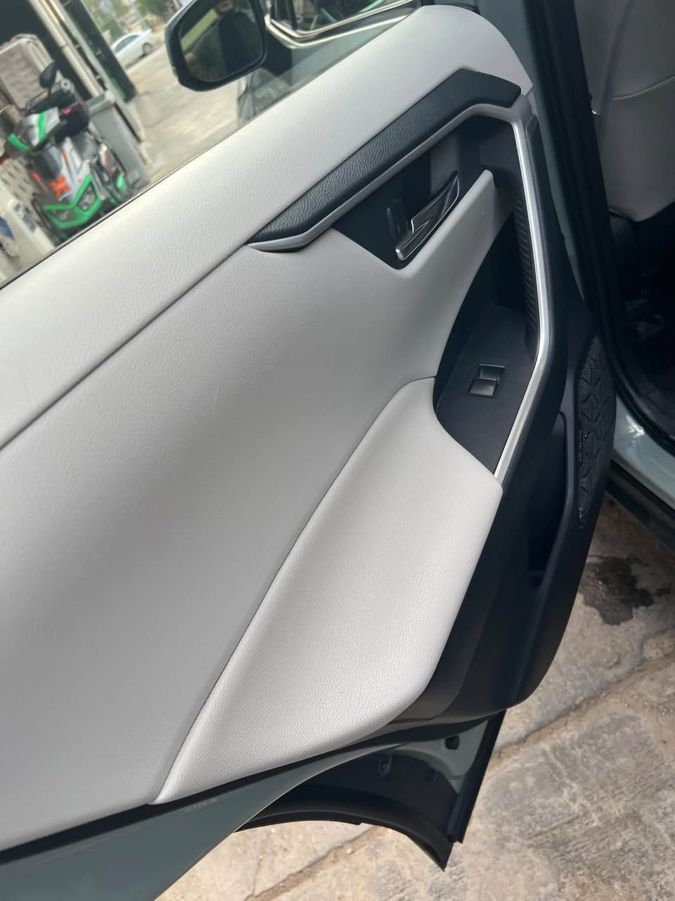 راف فور • بنزين • بدون ايرباك