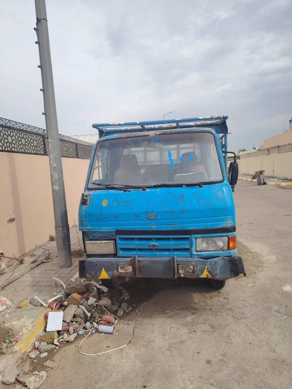 شاحنة • لا تفاصيل