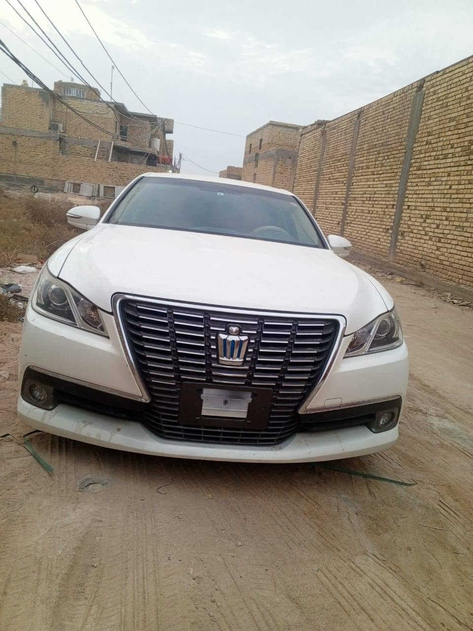 سلام عليكم 
اكرون 2014
سعره 200ورقه وبيه مجال  
رقم ***********
