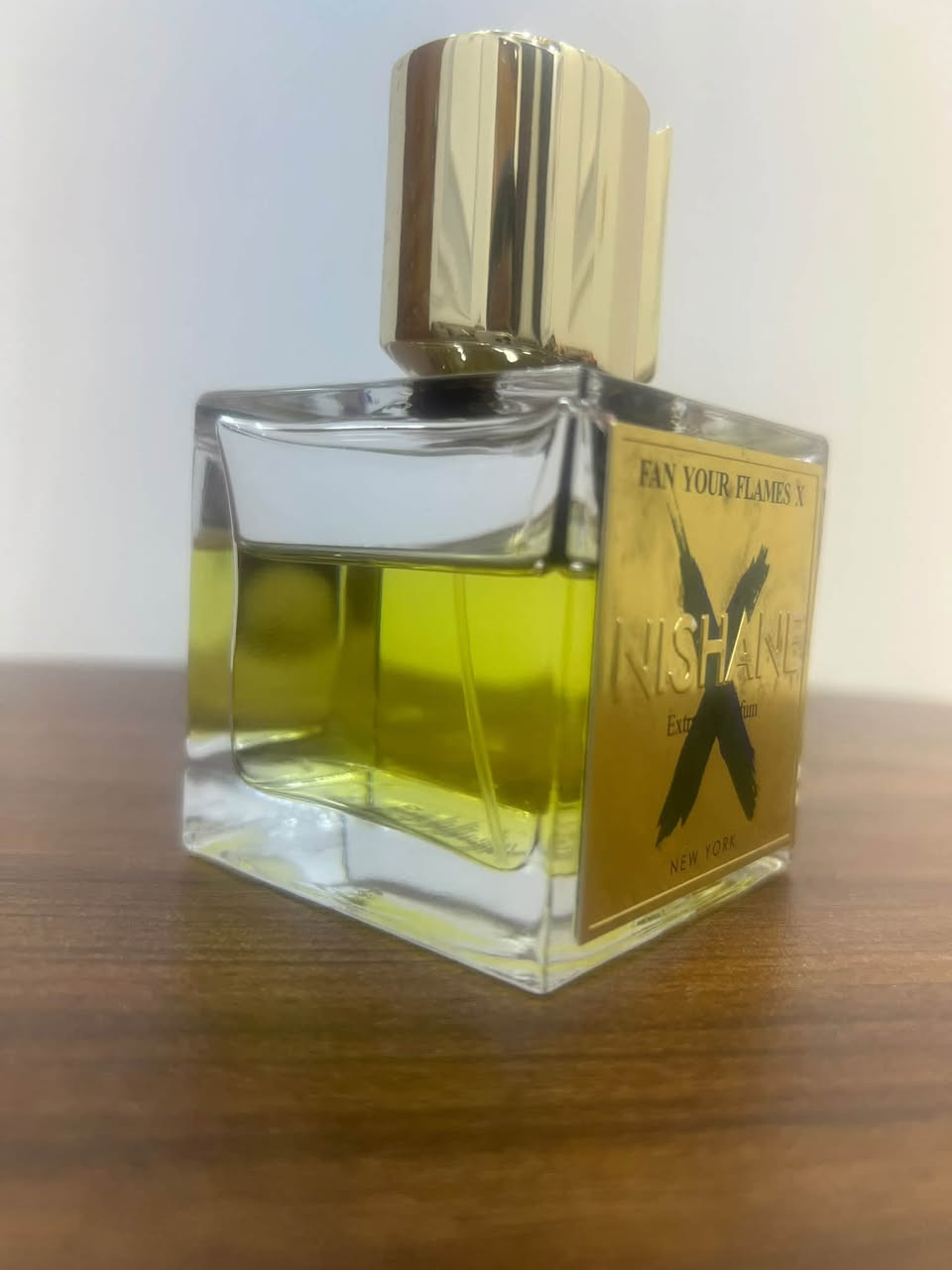 اسم العطر : fan your flame x
اسم دار : nishane
الحجم: ١٠٠ مل مستخدم واضح. 

السعر ١٦٥
