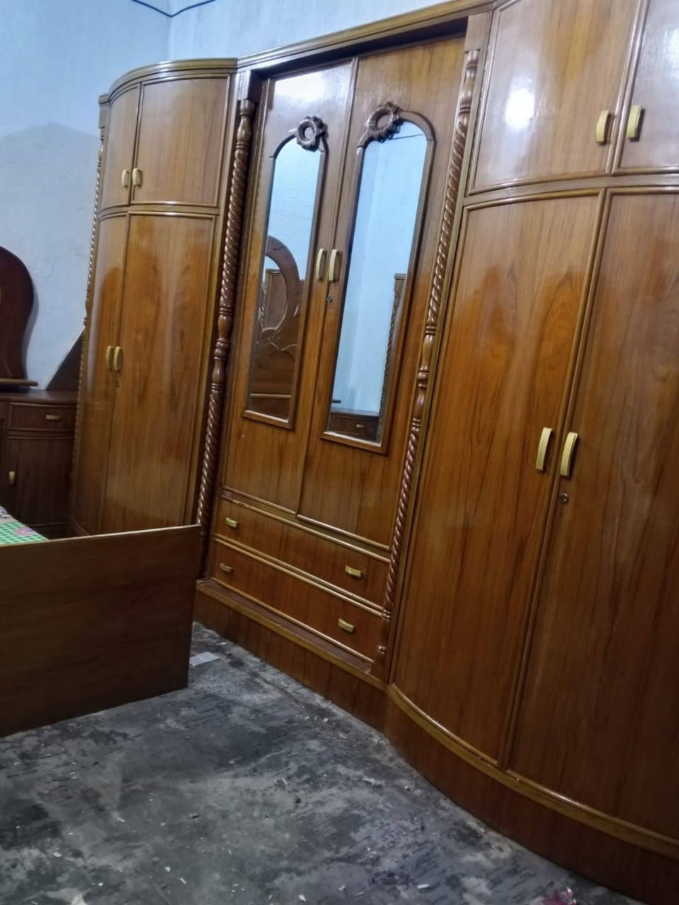 800غرفه ست ابواب مال عرسان موغرفه ضيم ضهر جرجوبه زاويه كنتوريه صاج داخل وخارج بغداد الحسينيه مال  الراشديه وعندي توصيل ***********
