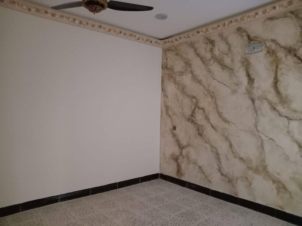 بيت 🏠 في حي جبيل خلف مجمع الرحاب قريب على شارع العام مال سد مساحة 125 زراعي ومسجل بل بلدية اتروح البلديه لا تطي ولا ربع وطلع عليي كشف مابي كل مشكله مسجل بسمي شارع 10 م بناء  👷‍♂️ حديث طابوك مو ابلوك 2023 كامل من كلشي ارضيه كاشي ديكورات بل سقف البيت 🏠 كامل بس تسكن بي خدمات موجودة ماء كهرباء 🔋 مولد منطقه كلهاا متوفره
السعر اب 47مليون 
***********
***********
بيت 🏠 في حي جبيل خلف مجمع الرحاب قريب على شارع العام مال سد مساحة 125 زراعي ومسجل بل حته بلدية اتروح البلديه لا تطي ولا ربع وطلع عليي كشف مابي كل مشكله مسجل بسمي حته مرتسم من بلديه بي شارع 10 م بناء  👷‍♂️ حديث طابوك مو ابلوك 2023 كامل من كلشي ارضيه كاشي ديكورات بل سقف البيت 🏠 كامل بس تسكن بي خدمات موجودة ماء كهرباء 🔋 مولد منطقه كلهاا متوفره
