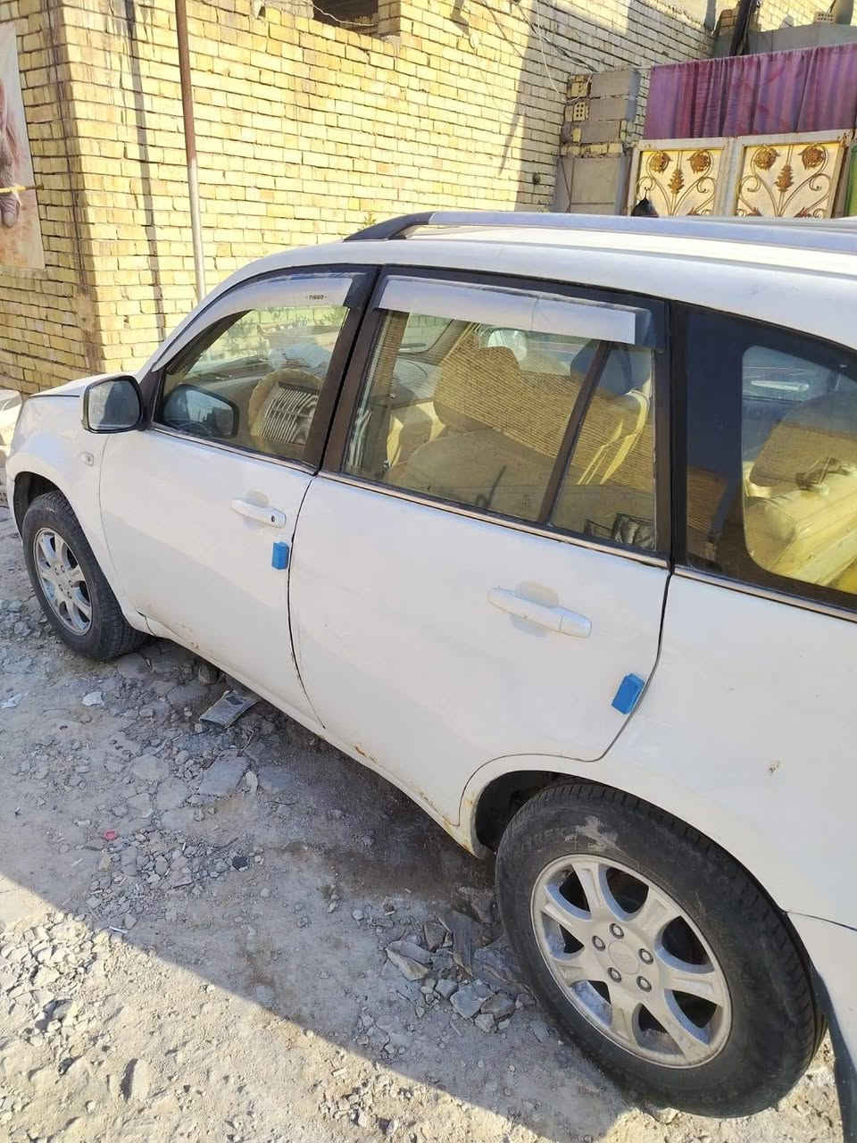 من رخصة الادمن
تيكو 2013
رقم بصرة دولي لغاية 2028
بيها تلحيضات خياسات كدامك بالصورة 
رايدها 40 ورقه وبيها مجال مكاني بغداد العبيدي
متواجد ع الارقام 
***********
***********
