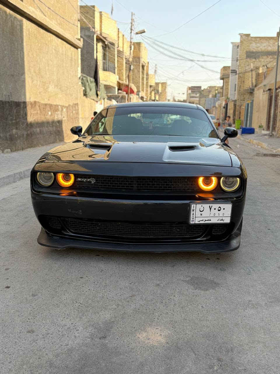 سلام عليكم
عارض سياره للبيع جالنجر موديل 2018 السياره مكفوله كفاله عامه ماعده الجاملغ لأمامي صبغ كلير محرك كفاله كير كفاله تخم تاير حداديه جديده تبريد شغاله السياره فول عده الفتحه المحرك 3600 
مكاني بغداد 
الرقم /***********
