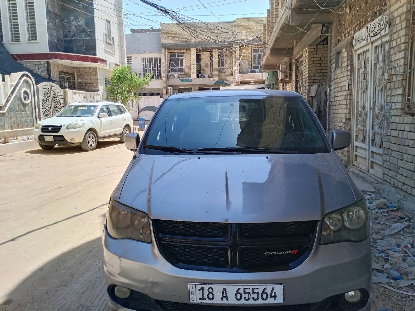 سيارة رائعة و مميزة و يمكن الأعتماد عليها في سفر ومريحة جدا في السفرات الطويلة بين الدول