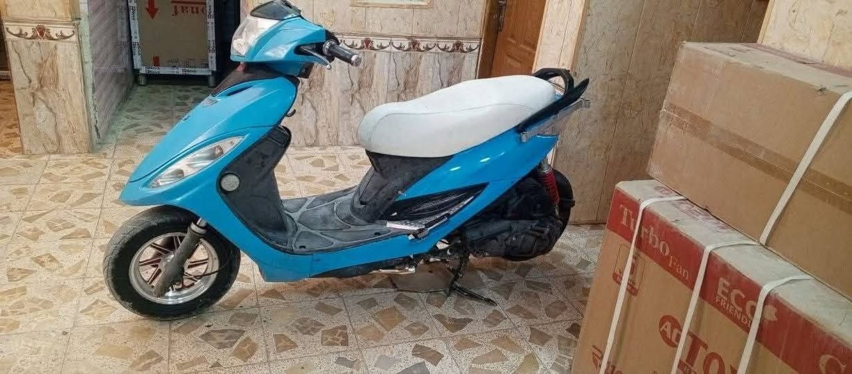 للبيع سعرها ب300قفل دراجه بيها مكينه فراشه مكينه جديده كلها شغاله ماعده باتري مابيها مكانها نجف شراي يتصل ***********
